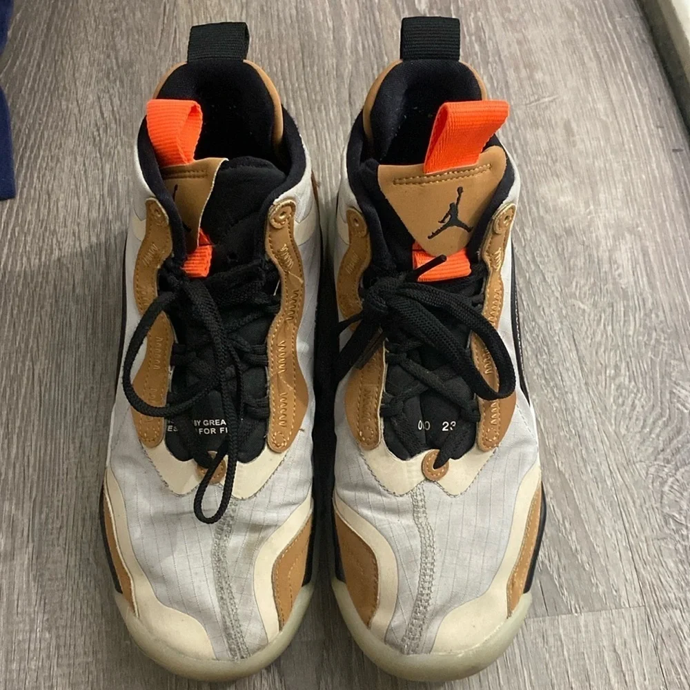 Jordan aerospace 720 sneakers size 7.5 Used in good condition. Tan,white,black